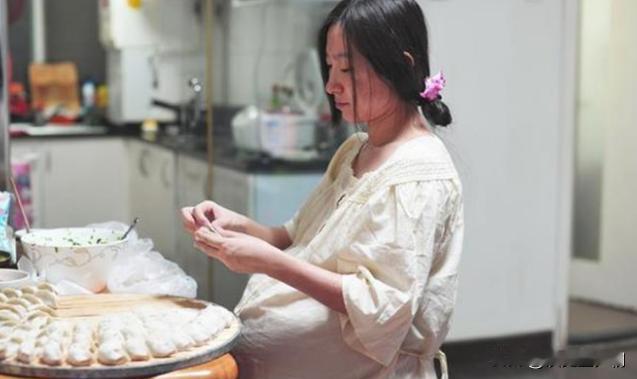 我今年40岁了，因为不能生育，被离过二次婚，一年前我和第三任丈夫再婚，有一天吃饭
