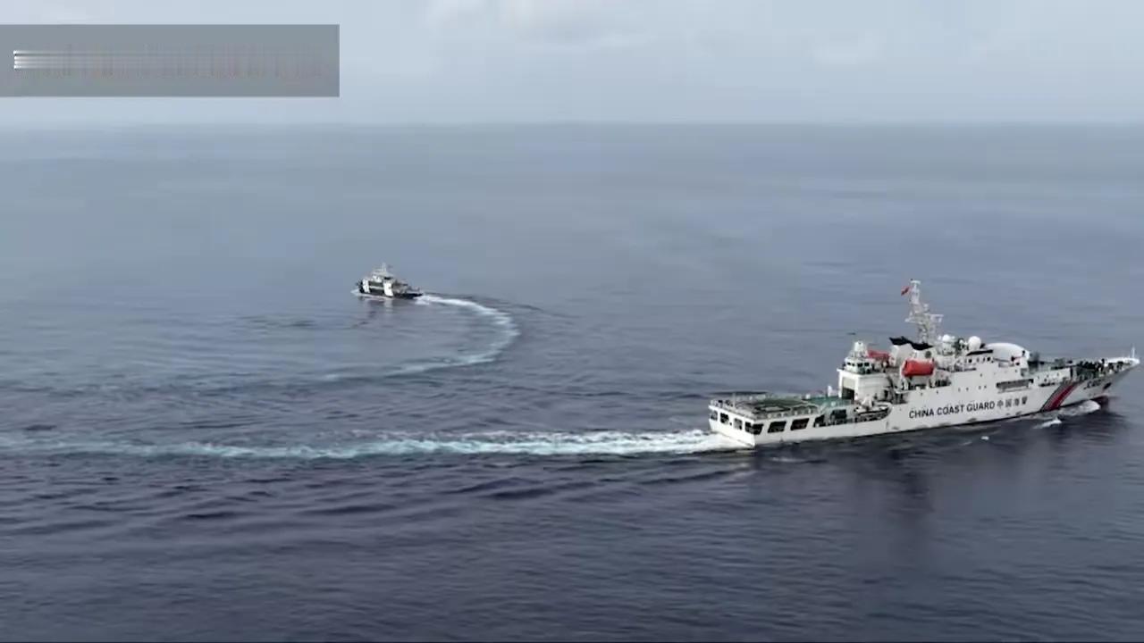 "开炮"！7打9！中国海警局公布菲公务船侵闯中国黄岩岛管辖海域现场画面。

7月