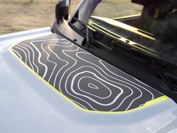 【官改硬派越野车！福特烈马RTR内饰官图】该车内饰设计由福特团队与RTR团队联合