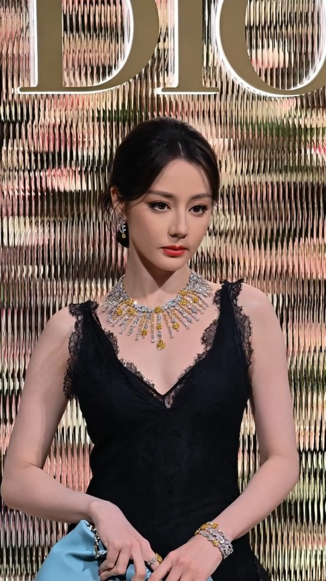 女神美的好锋利迪丽热巴美的好锋利 迪丽热巴dior活动黑裙造型