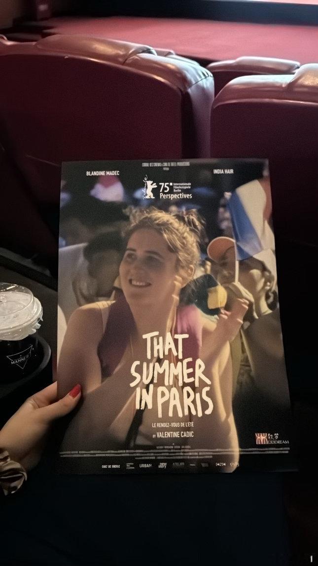 影展看了《巴黎夏日》、《晒后假日》《夏日躁动》。好迷恋夏日故事，看完都像经历了一