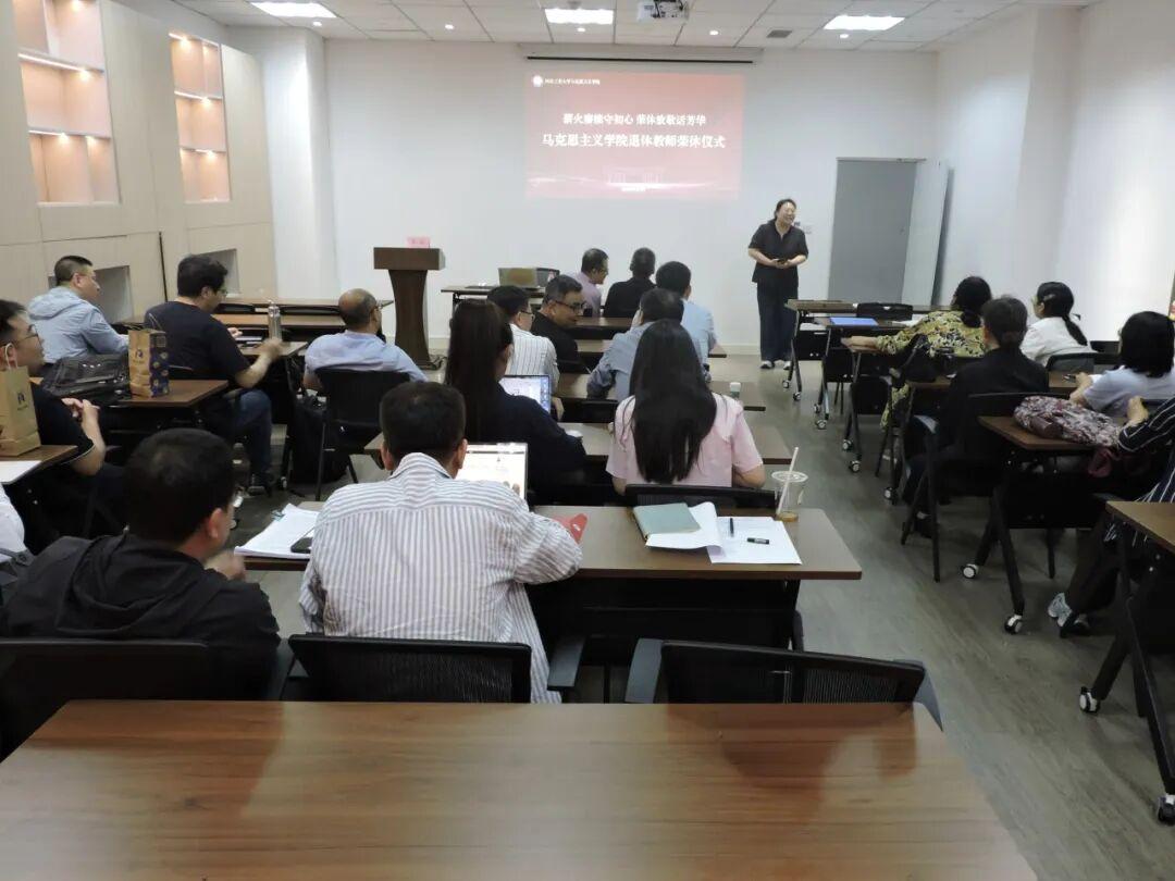 河北工业大学马克思主义学院王自华、王富强老师荣休仪式，6月5日举行，刘文勇书记献