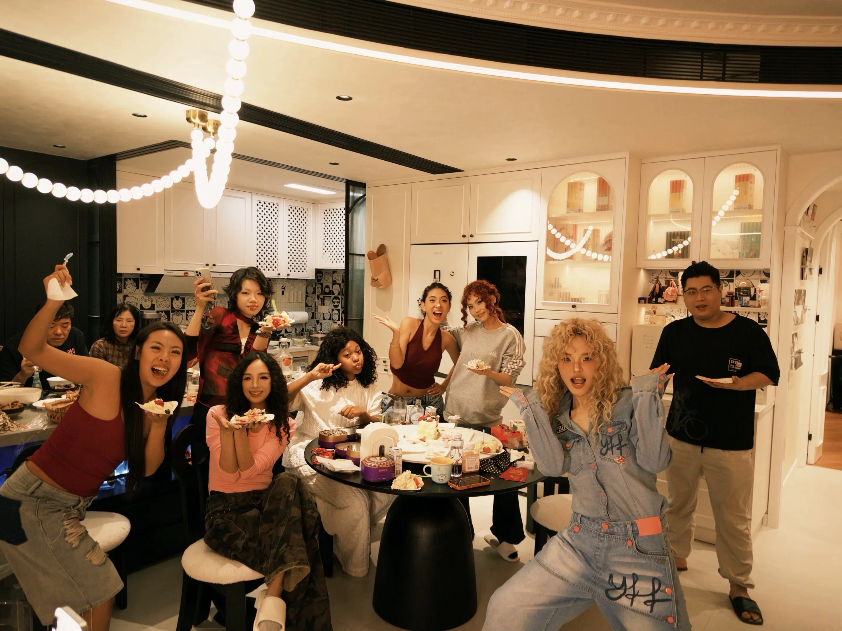 新的一年依旧热烈，自由，快乐，坚定。