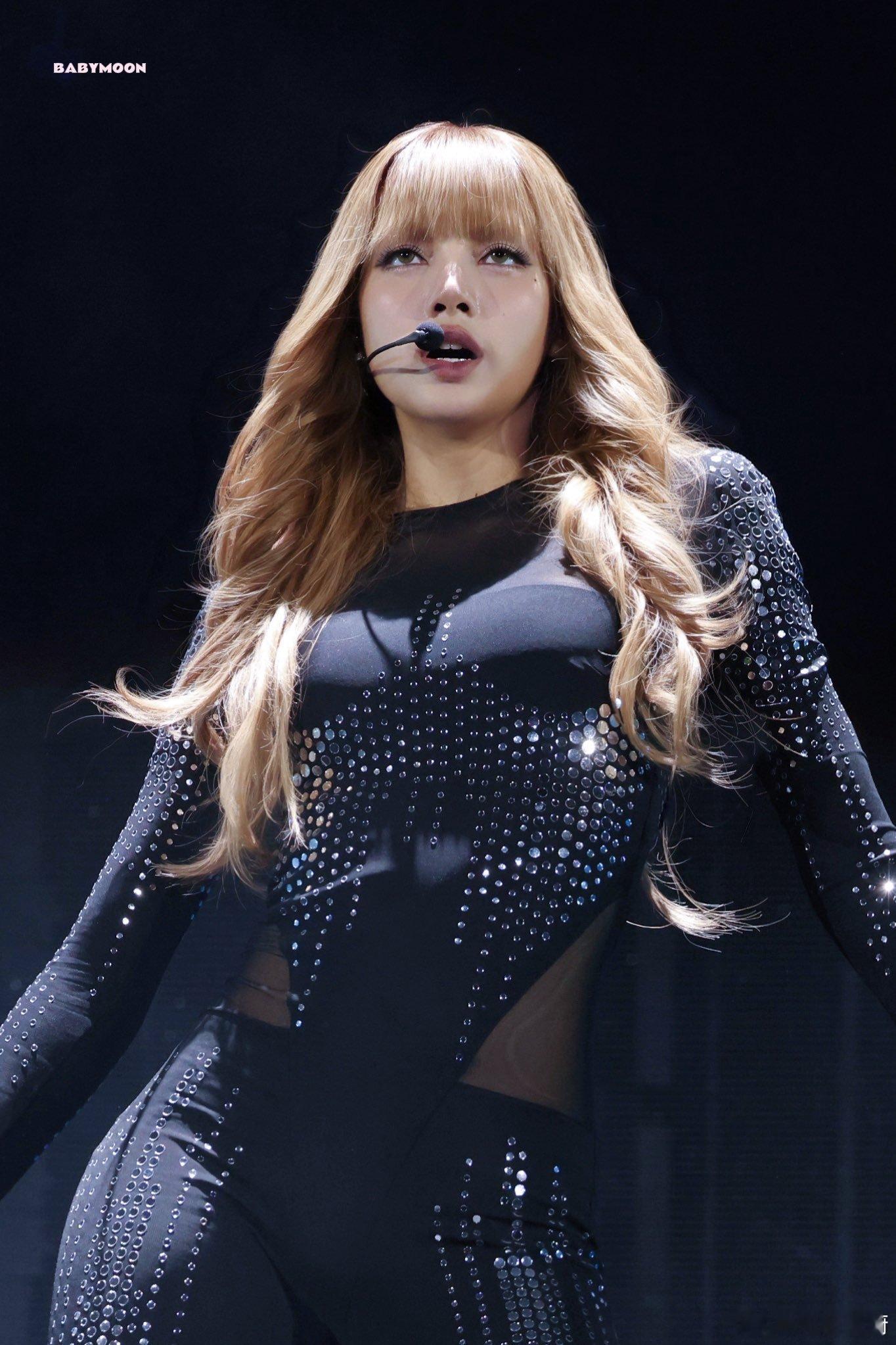 Lisa的19首个人单曲在Spotify平台上的流/媒/体播放量已突破32亿次，