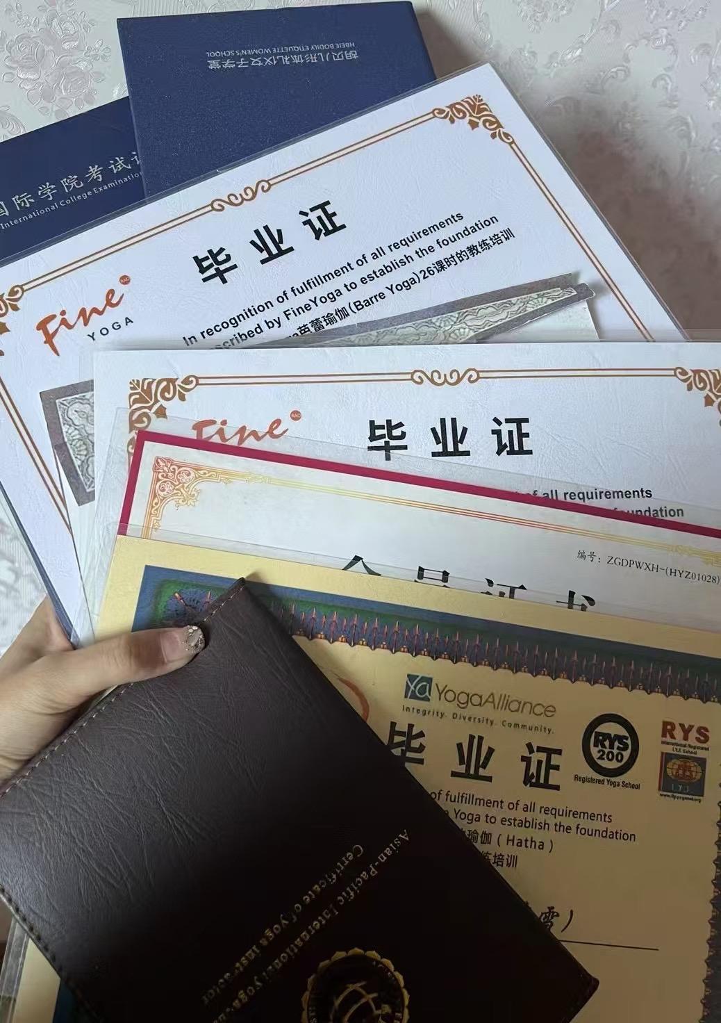 曾经1年都要出去学习2.3次  证书全是之前的成绩～