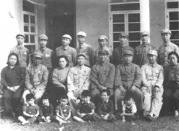 1959年毛泽东在广州接见参加全军政治工作会的同志，右一为刘志坚