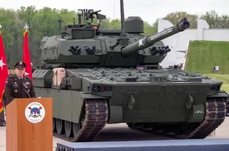 美国最新的轻型坦克M10，号称轻型，却有42吨重，而对面的T72坦克也才46吨。