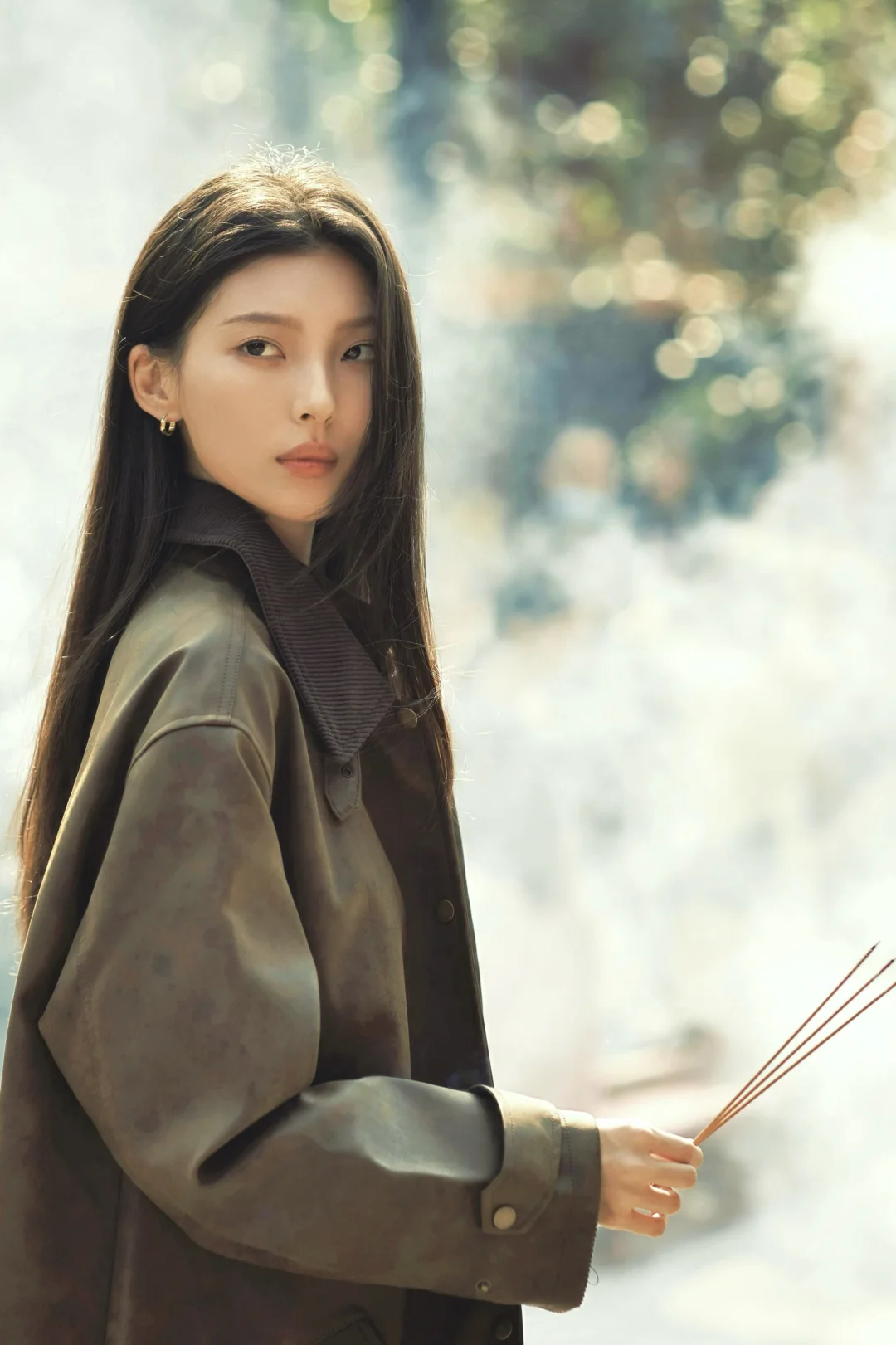 当好友是摄影师 一起上香去的照片be like