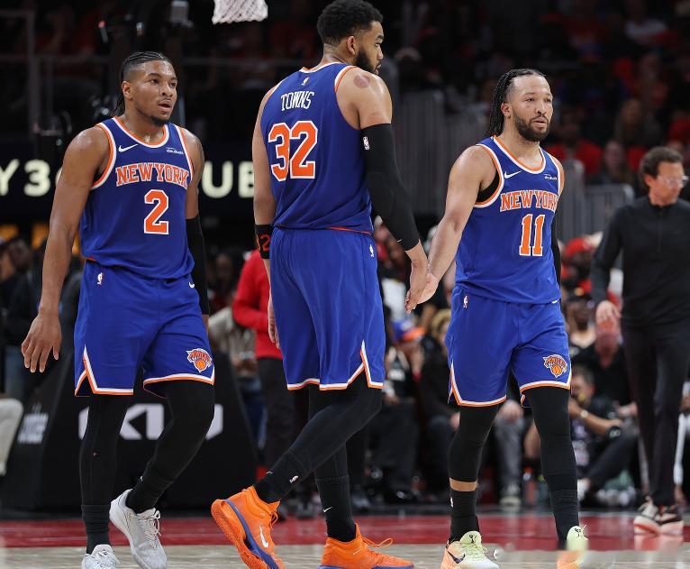 NBA总决赛G2，尼克斯客场105比104击败马刺，大比分2比0领先。据统计，尼