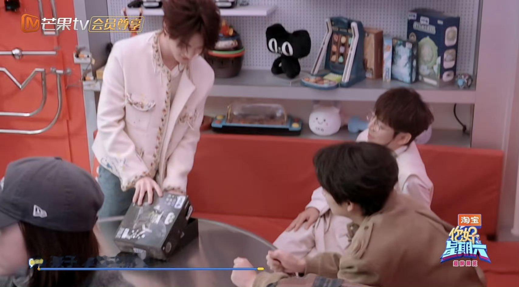 丁程鑫想要丁程鑫得到正是小孩贪玩的年纪，想要什么就必须得到！被哥哥姐姐们宠着的小