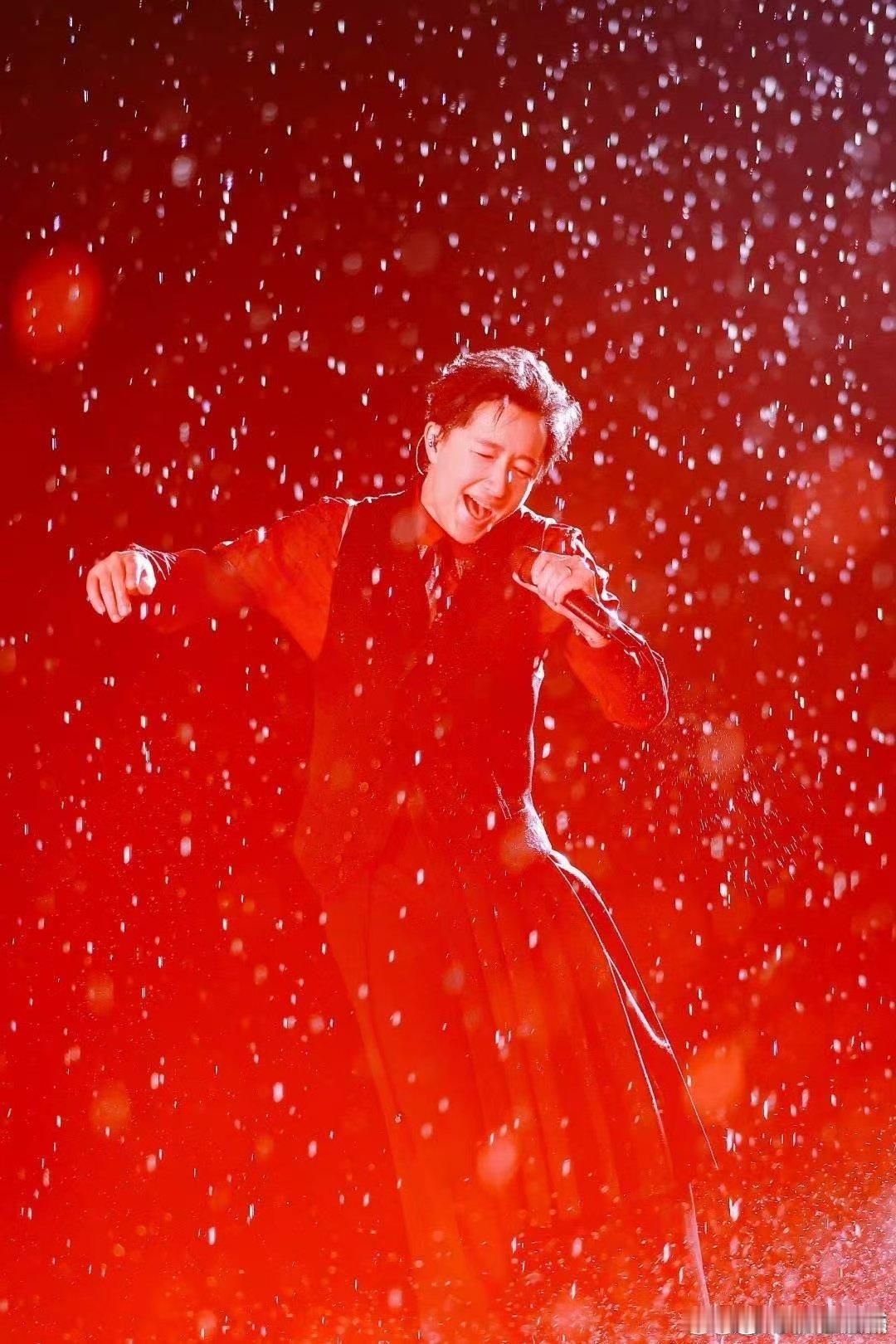 我当牛马十年了韩庚还是这么能打 谁被韩庚的官宣戳中！当牛马十年，庚哥的跳舞实力从