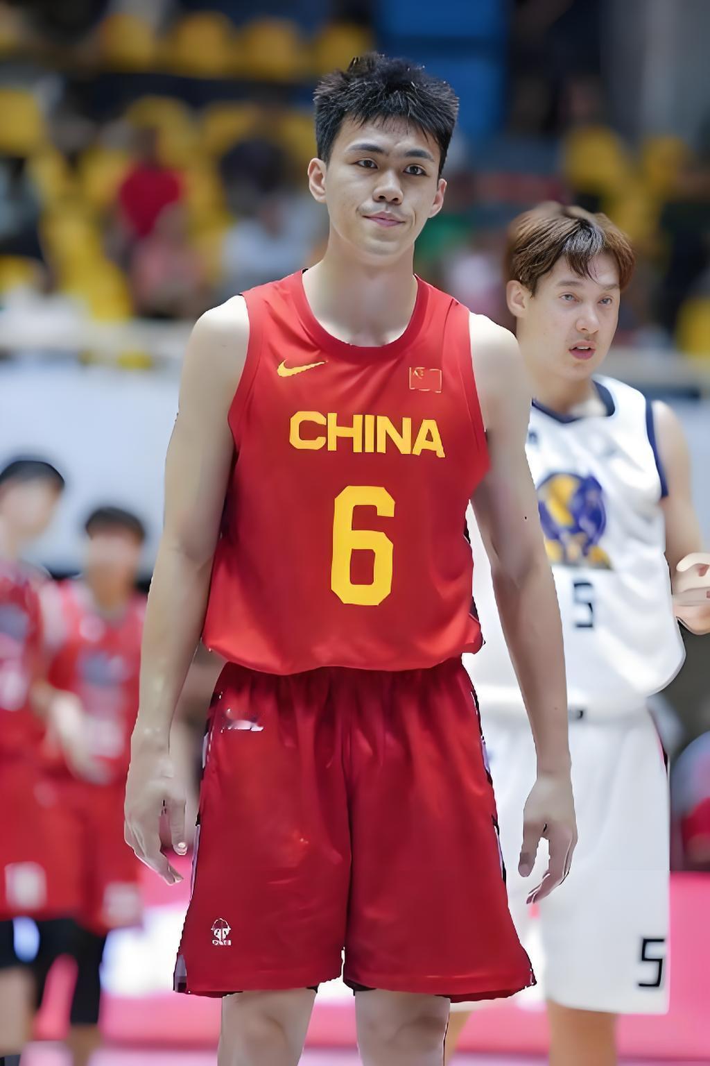 中国男篮名单为什么没有庞峥麟？
中国男篮国际比赛最大的短板就是关键时刻缺少稳定的