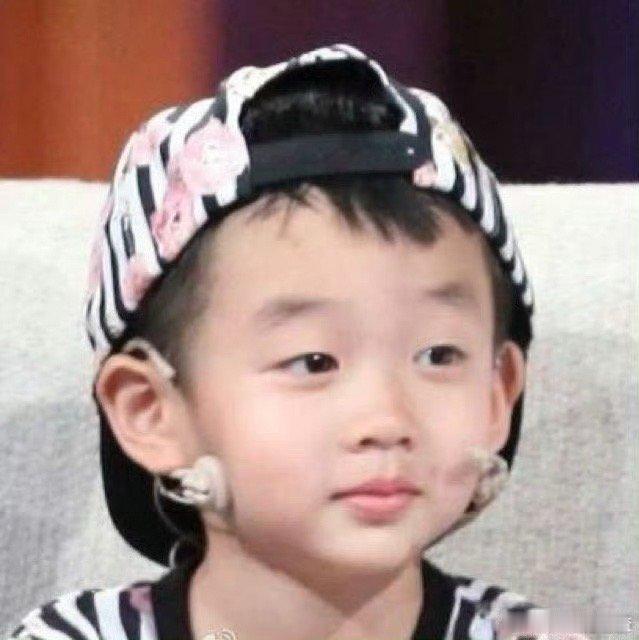 杨阳洋长这么大了好可爱啊～ 还记得小时候 “我要给多多姐姐买裙子～”[可怜][可