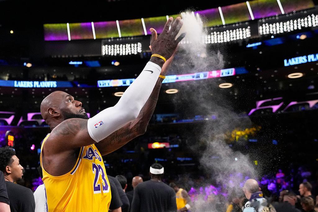 湖人1比0无杜火箭 詹姆斯季后赛第184胜 41岁正是拼的年纪！NBA季后赛首轮