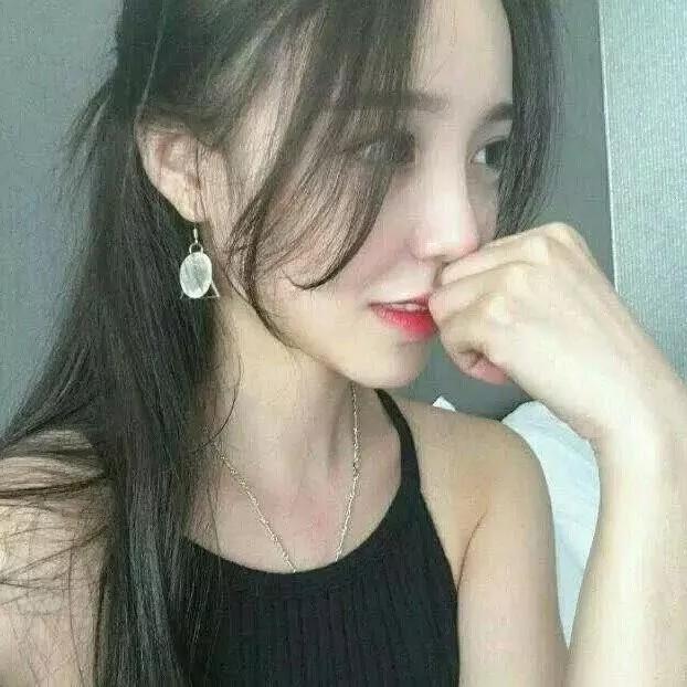 甜美少女风，精致妆容与时尚穿搭纯真少女感穿搭 清透少女感妆容 元气甜妹妆容 粉系