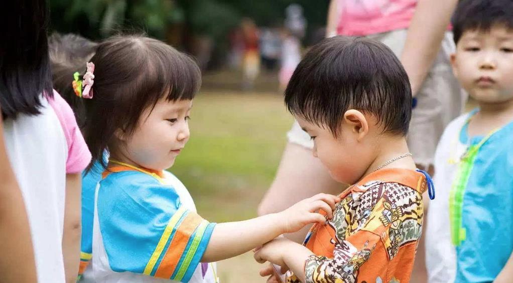 非常扎心的一句话：
“千万不要让孩子长期待在家里，哪怕他放假了、作业写完了，也千