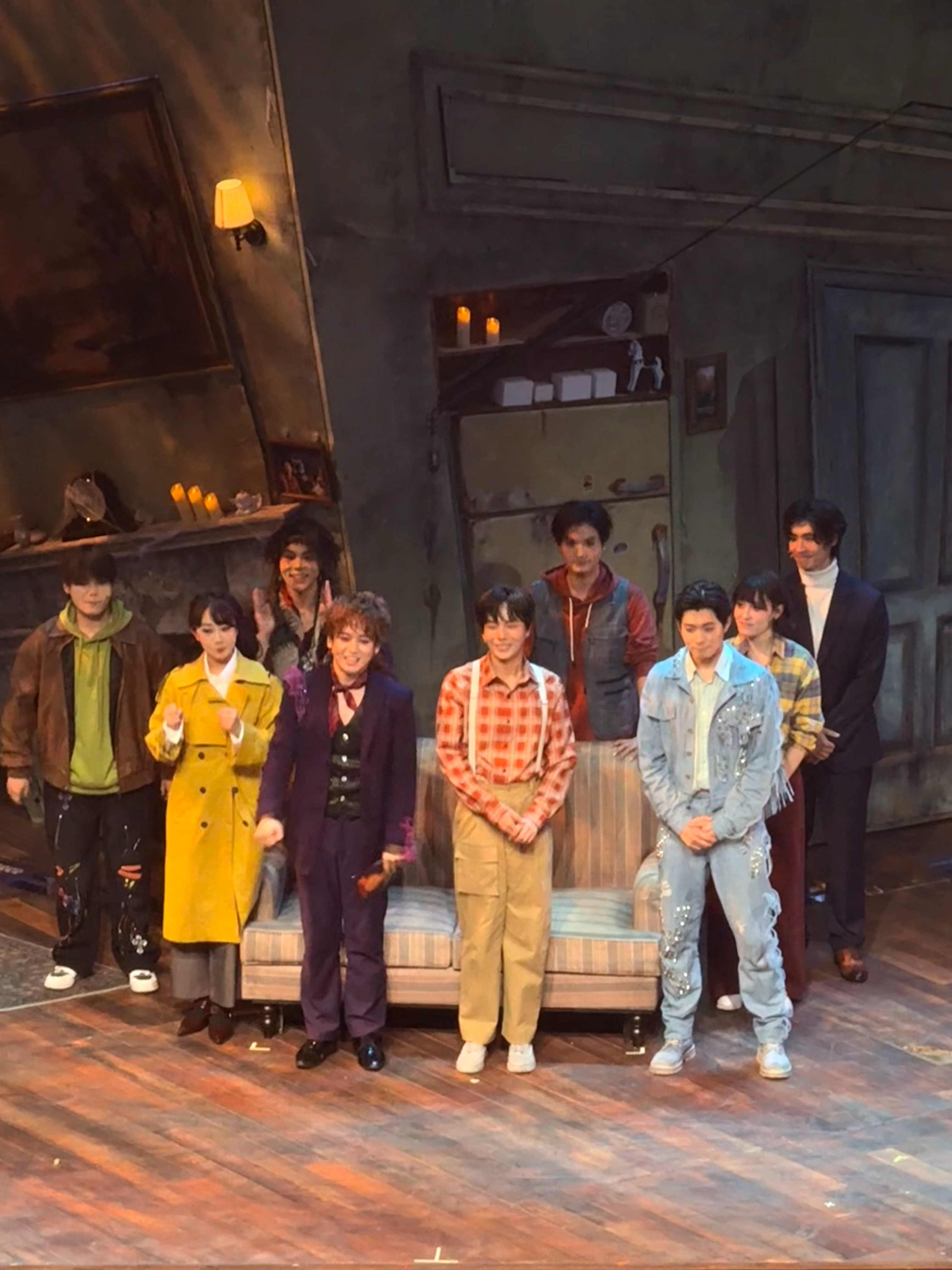 第一次坐人舞最后一排全新舞美尽收眼底！！坏处是大笑的时候狠狠磕到后脑勺镜框版05