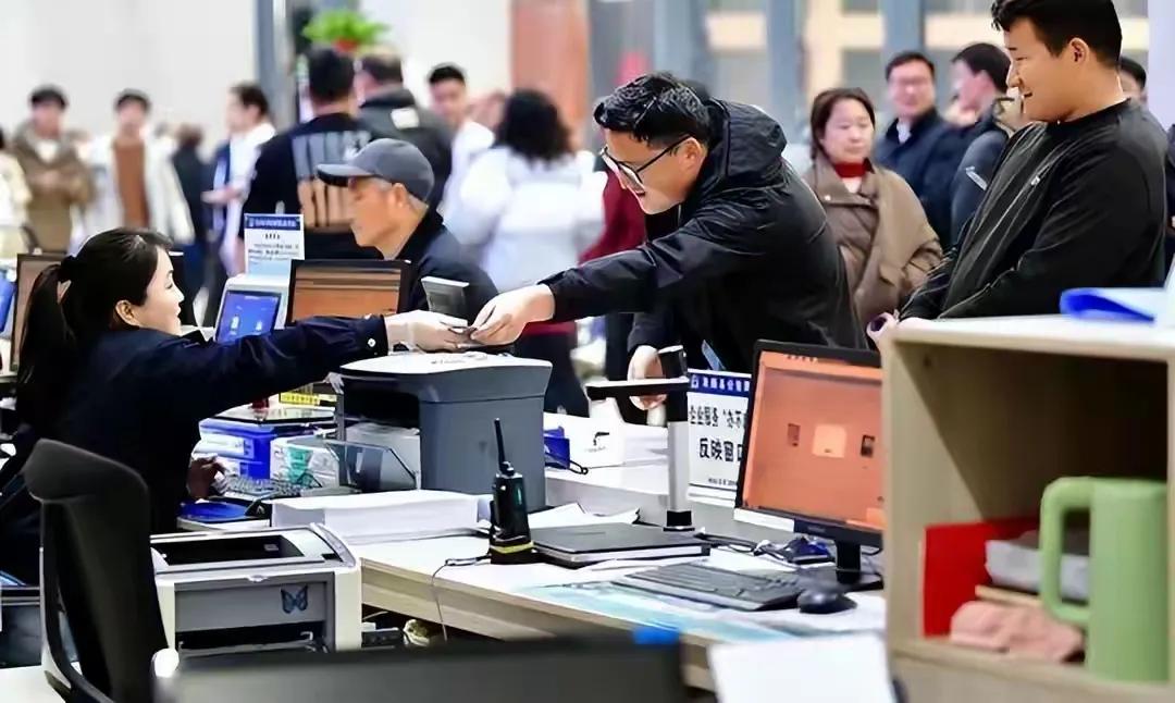 这波操作真的太给力、太接地气了！3月1日《监察工作信息公开条例》全国落地，直接给