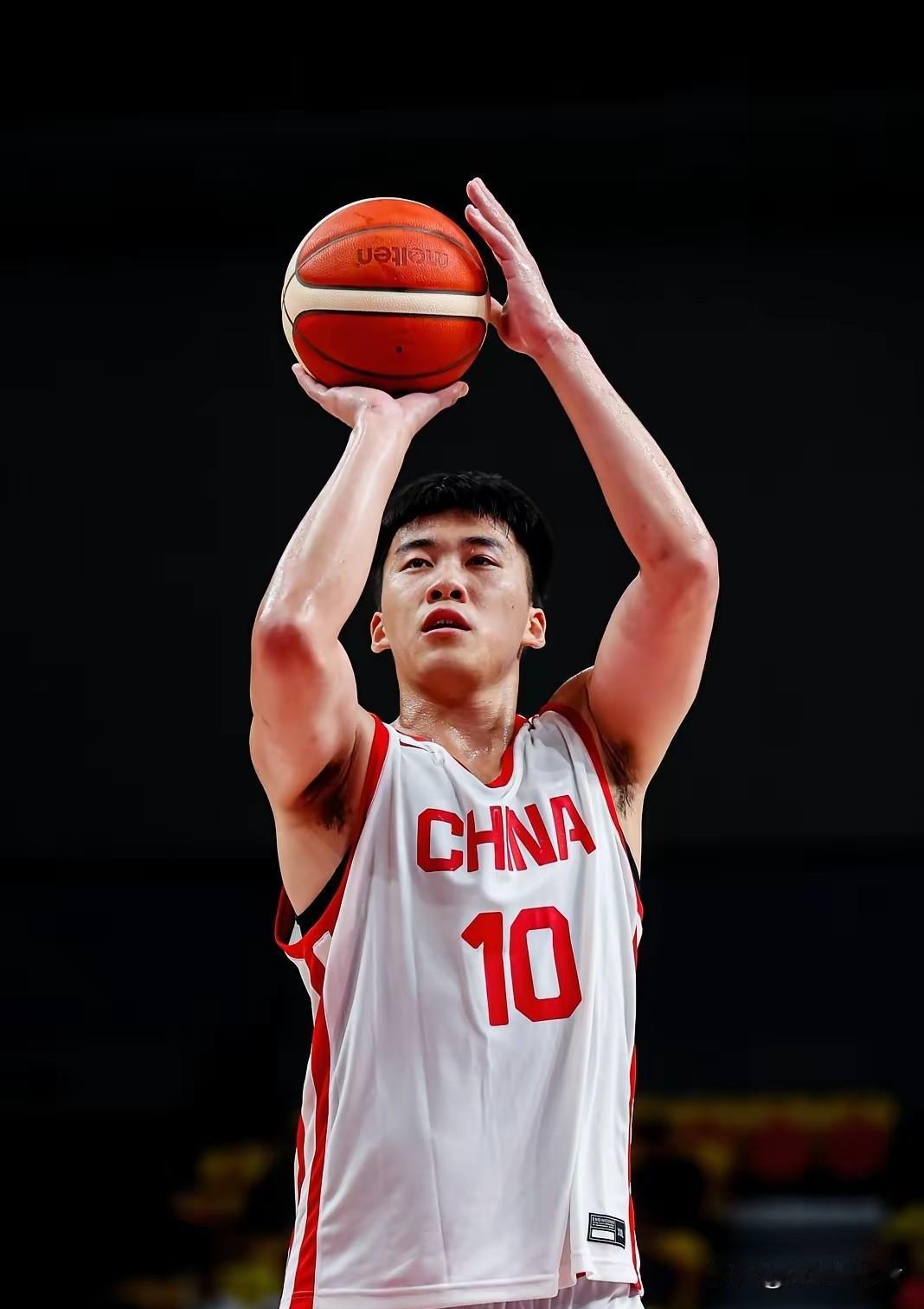 王俊杰措手不及！
今天下午，香港金牛男篮证实球队不仅签下王俊杰，眼下已经向NBL