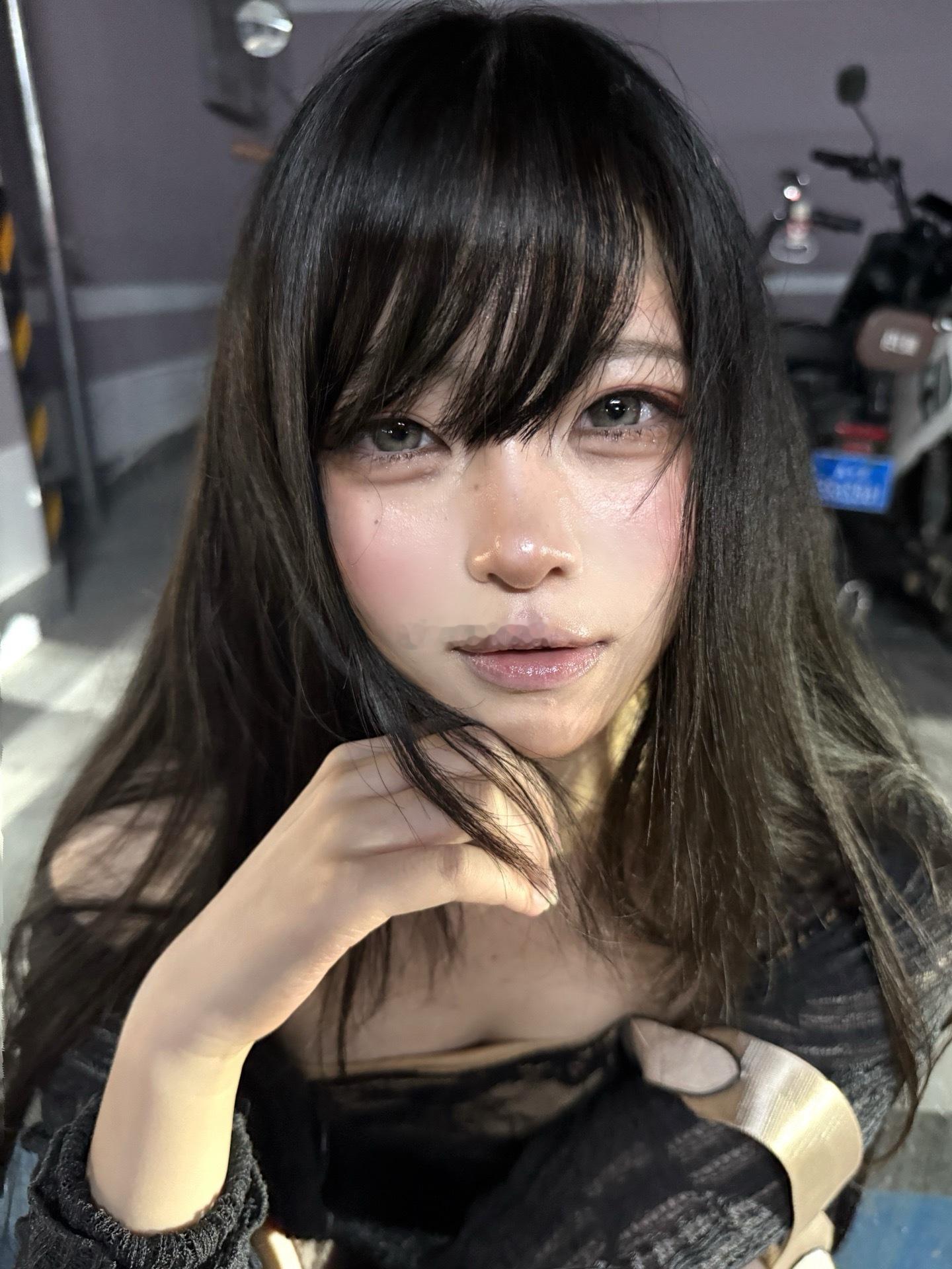 亚裔高级感怎么看都很好看的灰色调一款完全不白内障的灰！上眼的宝宝都说超美🥹 ​