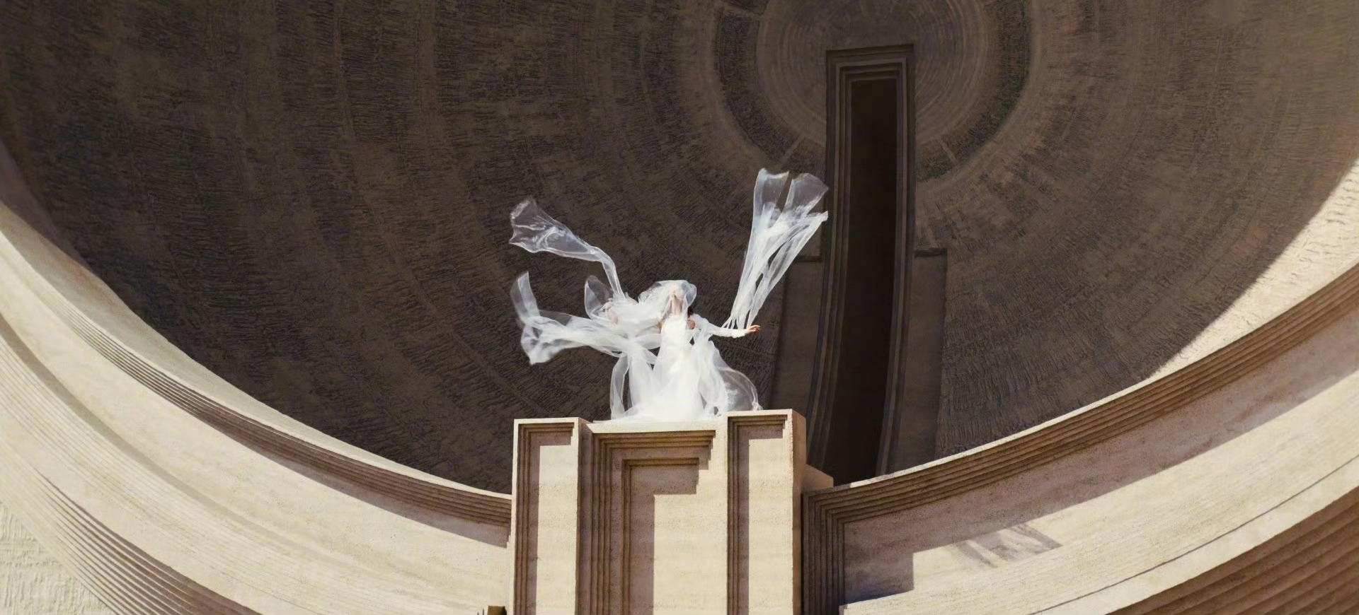 《沙丘3》摄影师换成了《爱乐之城》《巴比伦》《登月第一人》的摄影师莱纳斯·桑德格