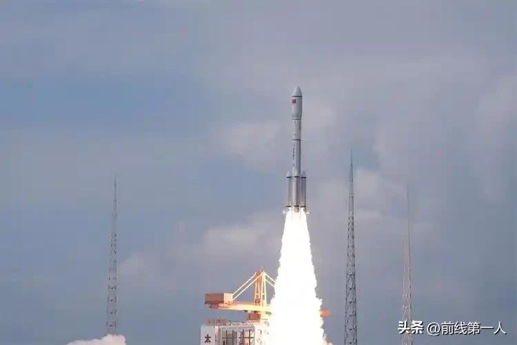 美方这轮“击落卫星”的风声，不是脱口而出。6月太空司令部司令怀廷在国会听证会上就