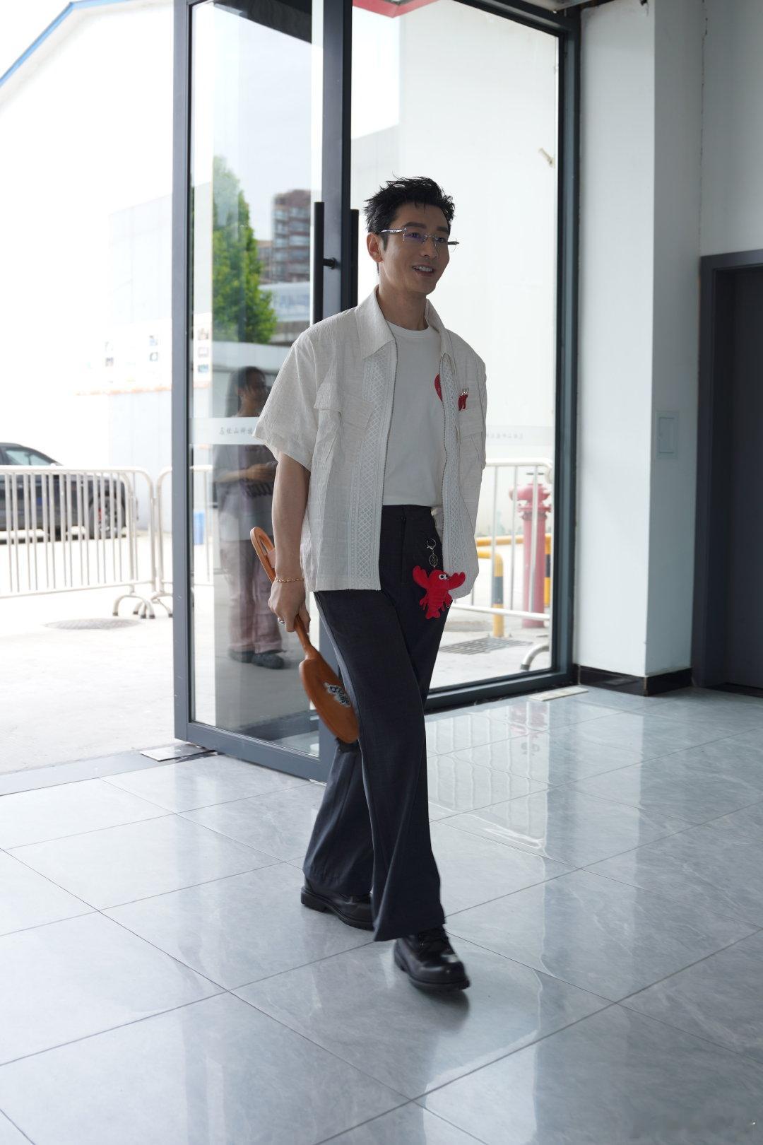 黄晓明是多爱吃又来美食综艺了芒果美食新综艺路透 谁懂啊，晓明哥这嘴是真的歇不下来