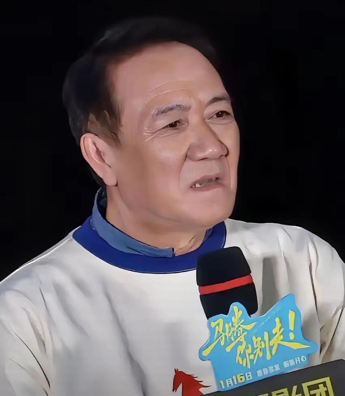 李幼斌
不说大家都不知道
他已经67岁了，原来父母也都还健在，都住在养老院，父亲