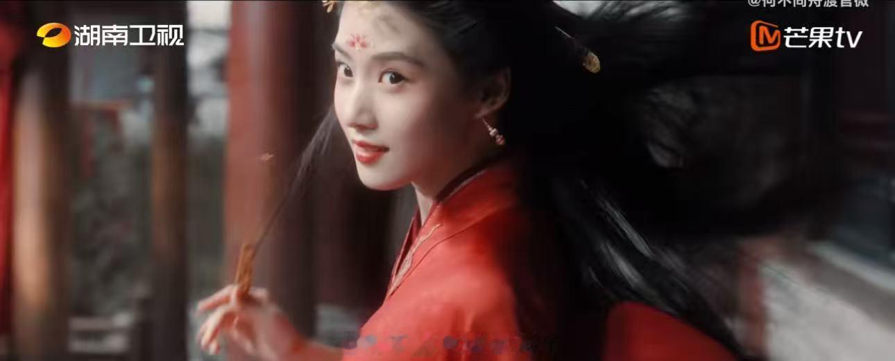 卢昱晓何不同舟渡红衣回眸卢昱晓何不同舟渡红衣回眸镜头卢昱晓何不同舟渡红衣回眸真的