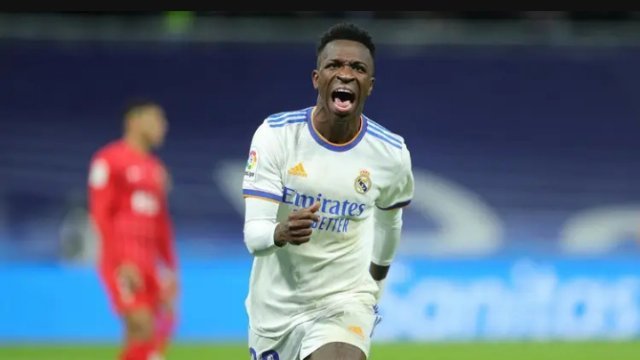 相关机构公布了2024金球奖的最新赔率排行。排在第1位的是皇马球星维尼修斯，他的