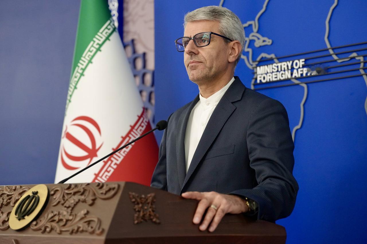 【伊朗外交部发言人在记者会上吟诗】突发：伊朗外交部发言人伊斯梅尔·巴盖伊今天说，