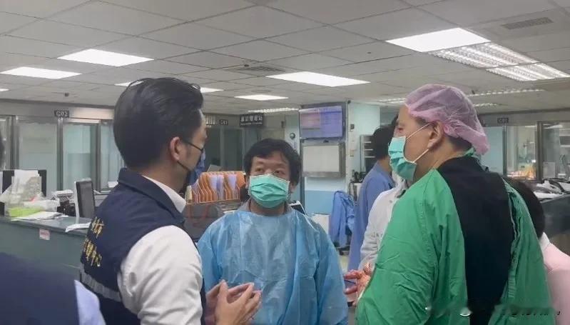 台媒快讯：台北车站下午发生随机伤人事件，嫌犯畏罪跳楼，共3死6伤，台北市长蒋万安