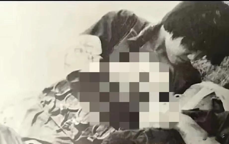 80年代，老山前线，哺乳期的女民兵李庆红，为了挽救身负重伤的伤员，在极度缺水的情