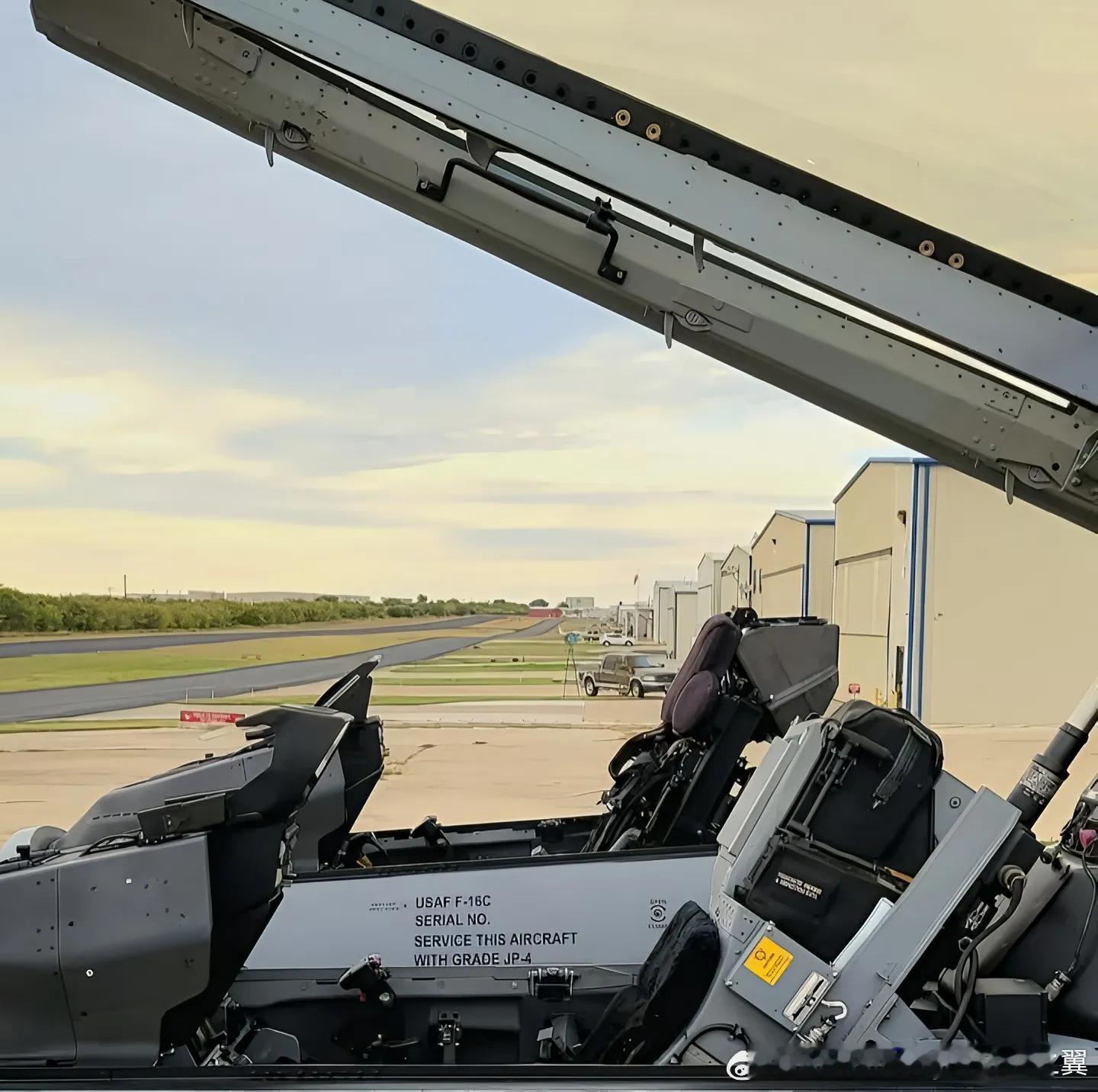 F-16V的马丁贝克US18E弹射座椅，将取代古老的ACEII座椅，让马丁贝克计