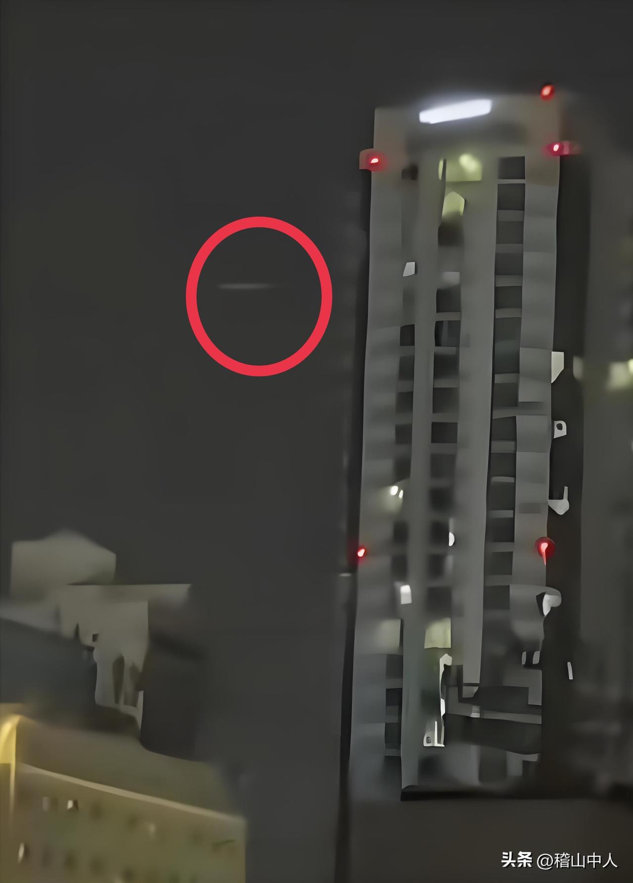 好多文字帖只说导弹击中了目标，不说是啥导弹。
看视频就清楚不少。
这是伊朗导弹攻