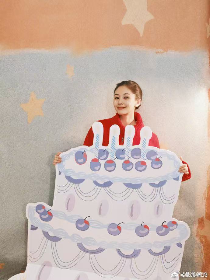 王子文生日状态给到一个夯  被王子文生日状态狠狠惊艳，红毛衣温柔又显白，编发细节