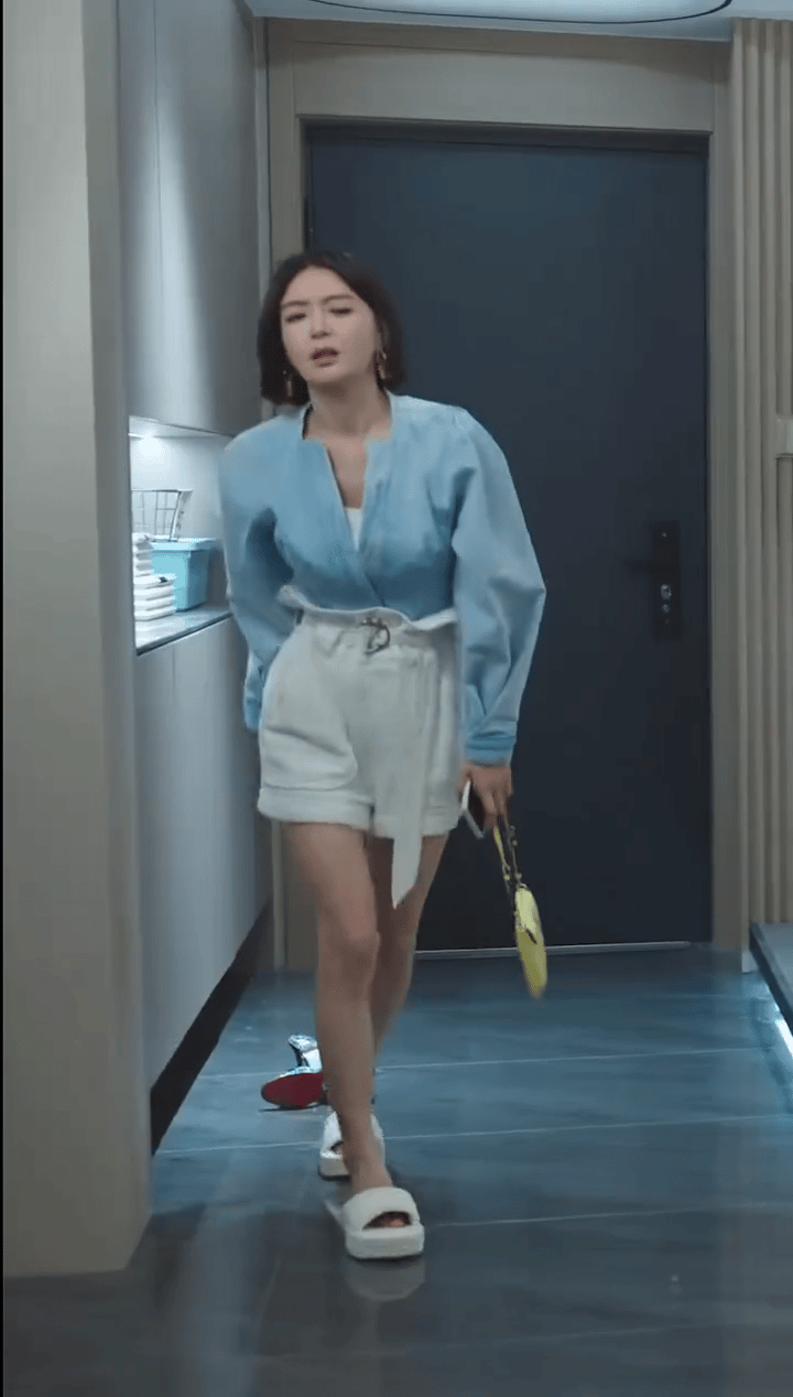 😍秦岚短发造型超 A，酷飒十足。身材更是绝绝子，婀娜多姿。演技 yyds，细腻
