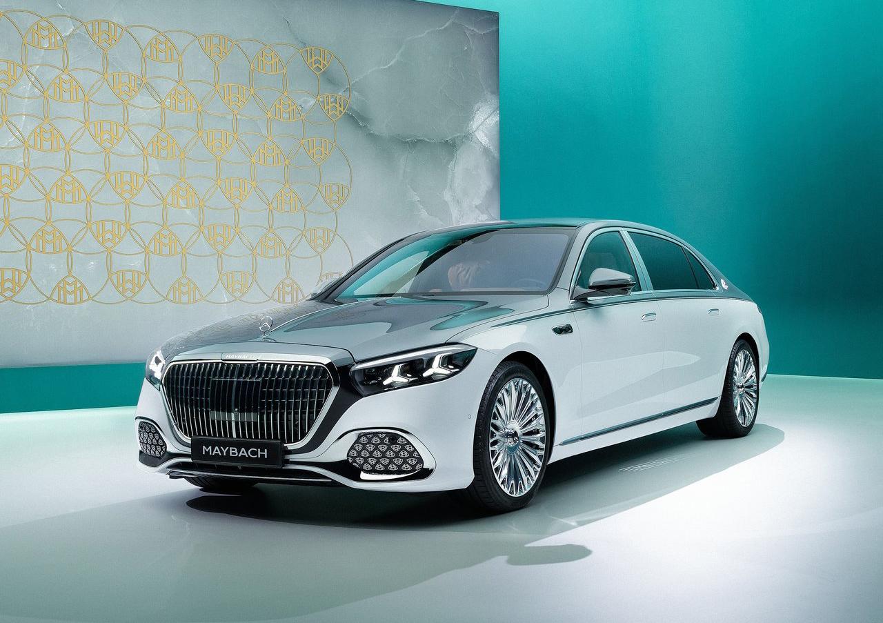 新款迈巴赫S级来了，直瀑格栅更大，MAYBACH 字母、立标、C 柱徽标都会发光