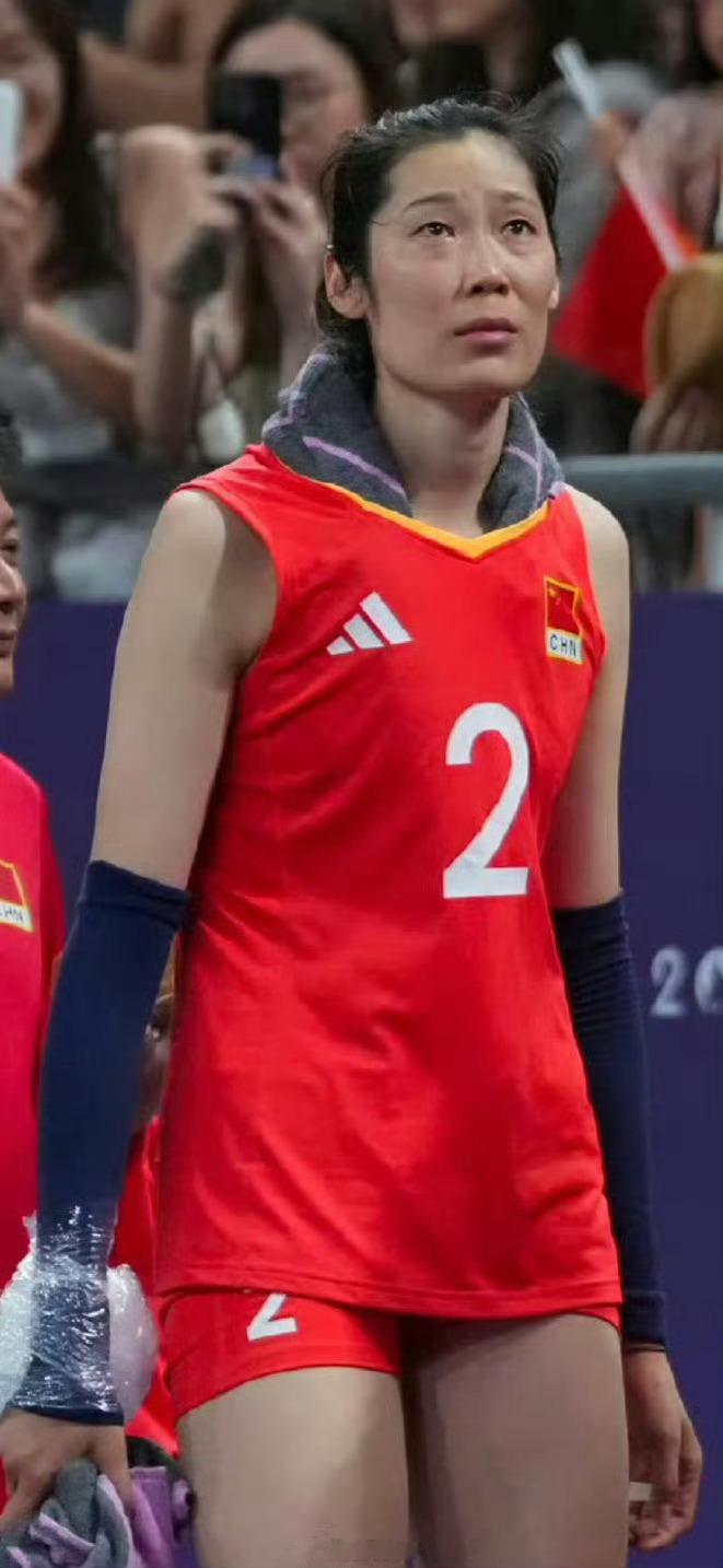 朱婷[超话]  去年今日， 中国🇨🇳女排2-3不敌土耳其🇹🇷女排，无缘晋