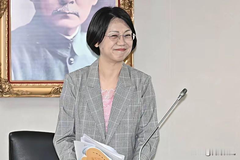 翁晓玲这一刀，给赖当局整得直蹦高
翁晓玲这招可太狠了，直接把赖清德的小金库给掐住