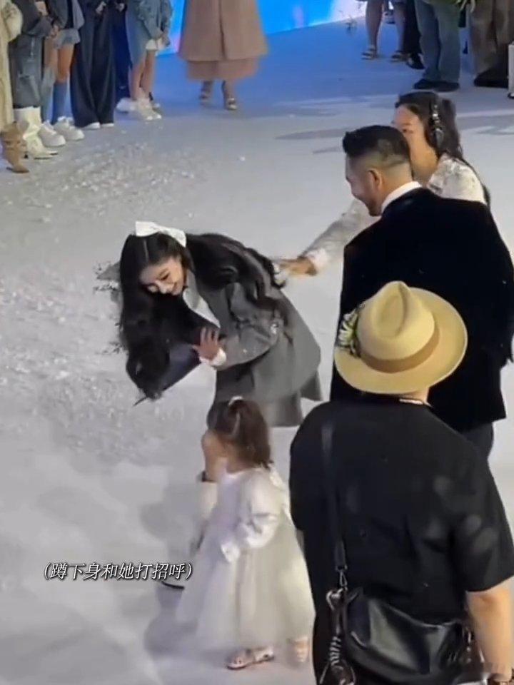 angelababyAngelababy订了六种票angelababy参加活动订