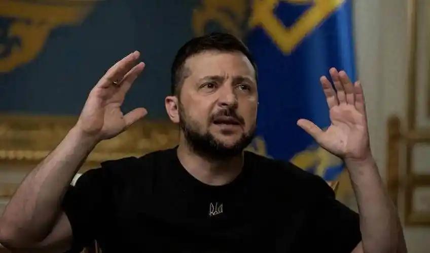 泽连斯基还没见到特朗普，但他已经收到噩耗；普京穿上军装，宣布一个重大决定！

泽