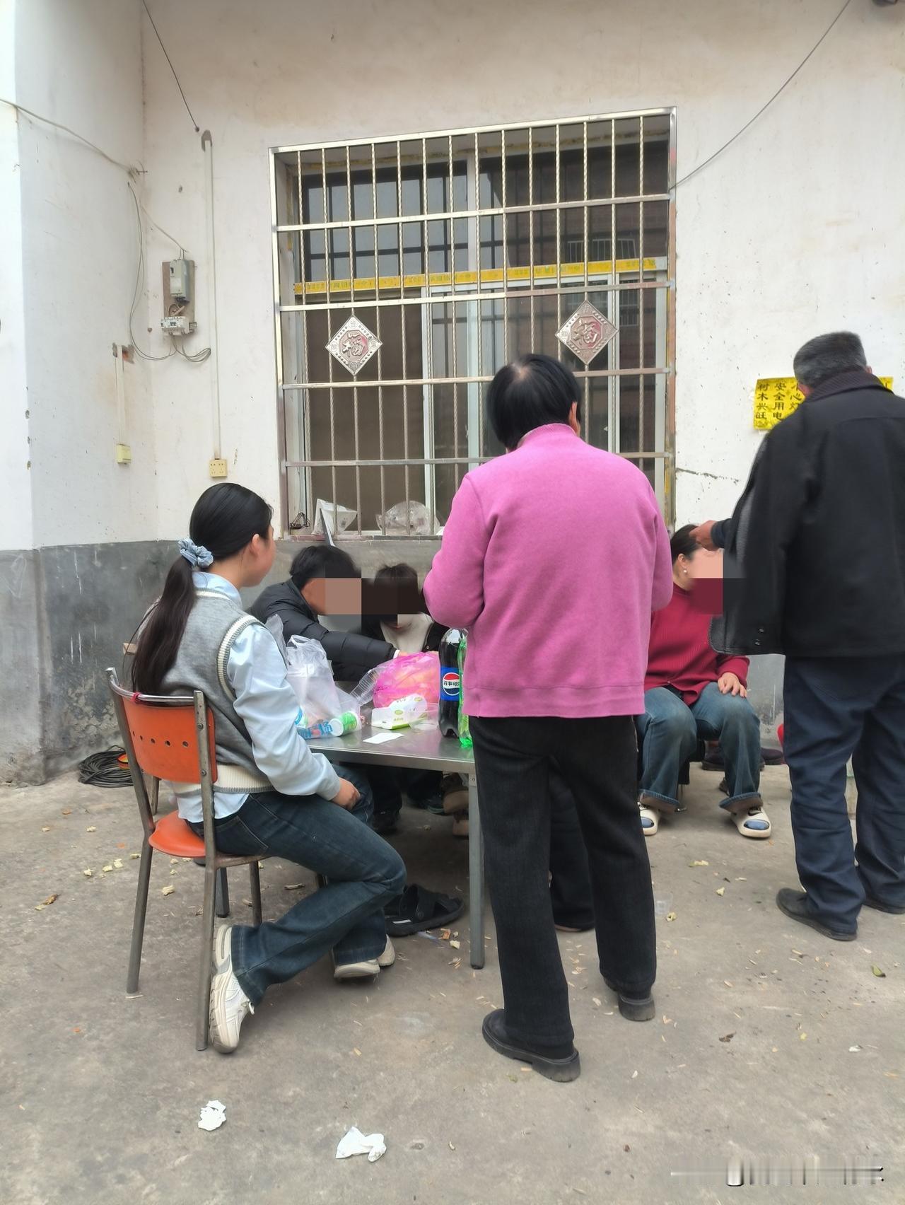 女人离开自己的父母，冒着极大的风险去与丈夫联合，建立一个家庭，成为丈夫的妻子，并