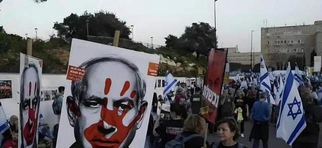 以色列本土被炸成筛子，民众终于上街喊和平反战，结果全网清一色不买账，为啥？因为这