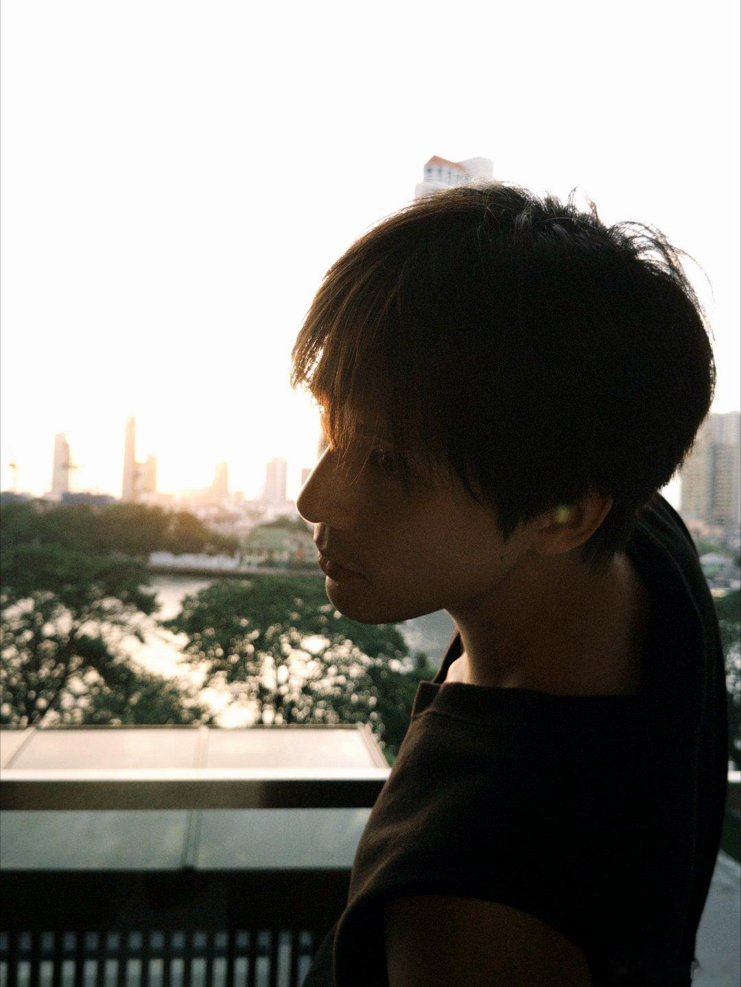 王安宇 way必胜客品牌代言人王安宇 way 蔚来EC6灵感大使王安宇墨色落进湖