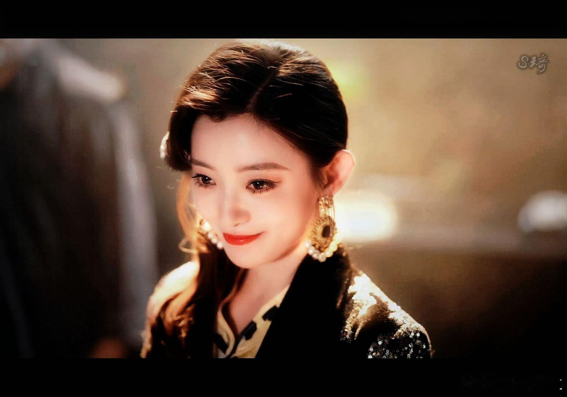 提名让罗予彤尝试民国风的人封神！新剧里的造型韵味拉满，举手投足都是民国大小姐的优