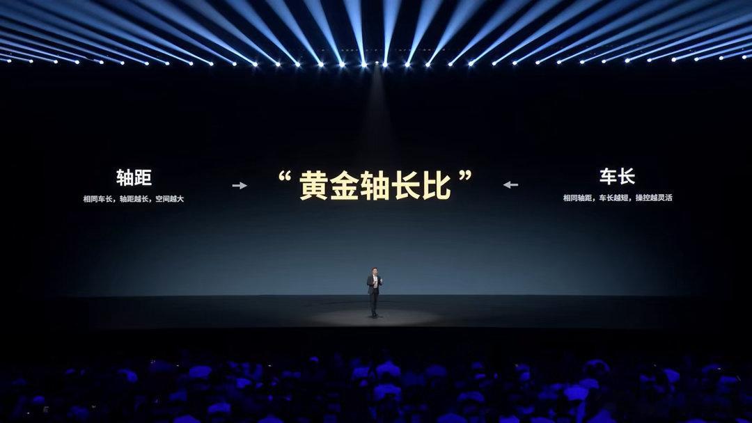 小鹏G9L以0.605黄金轴长比，完美兼顾宽适空间与灵活操控。空间不将就，操控不