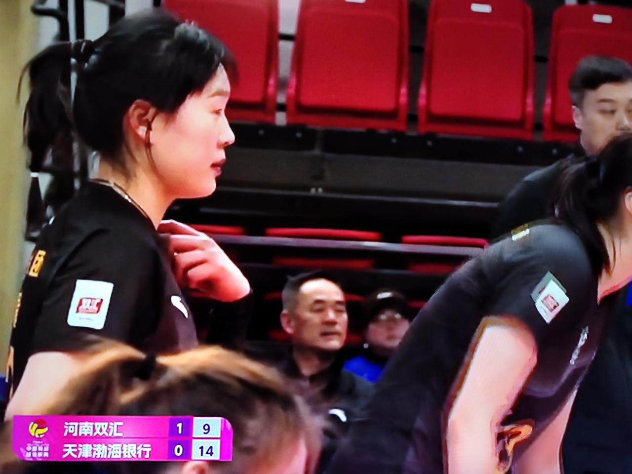 女排排超联赛第十四轮，天津女排对阵河南女排，天津女排首发娜塔莉娅，刘美君，刘敏乔