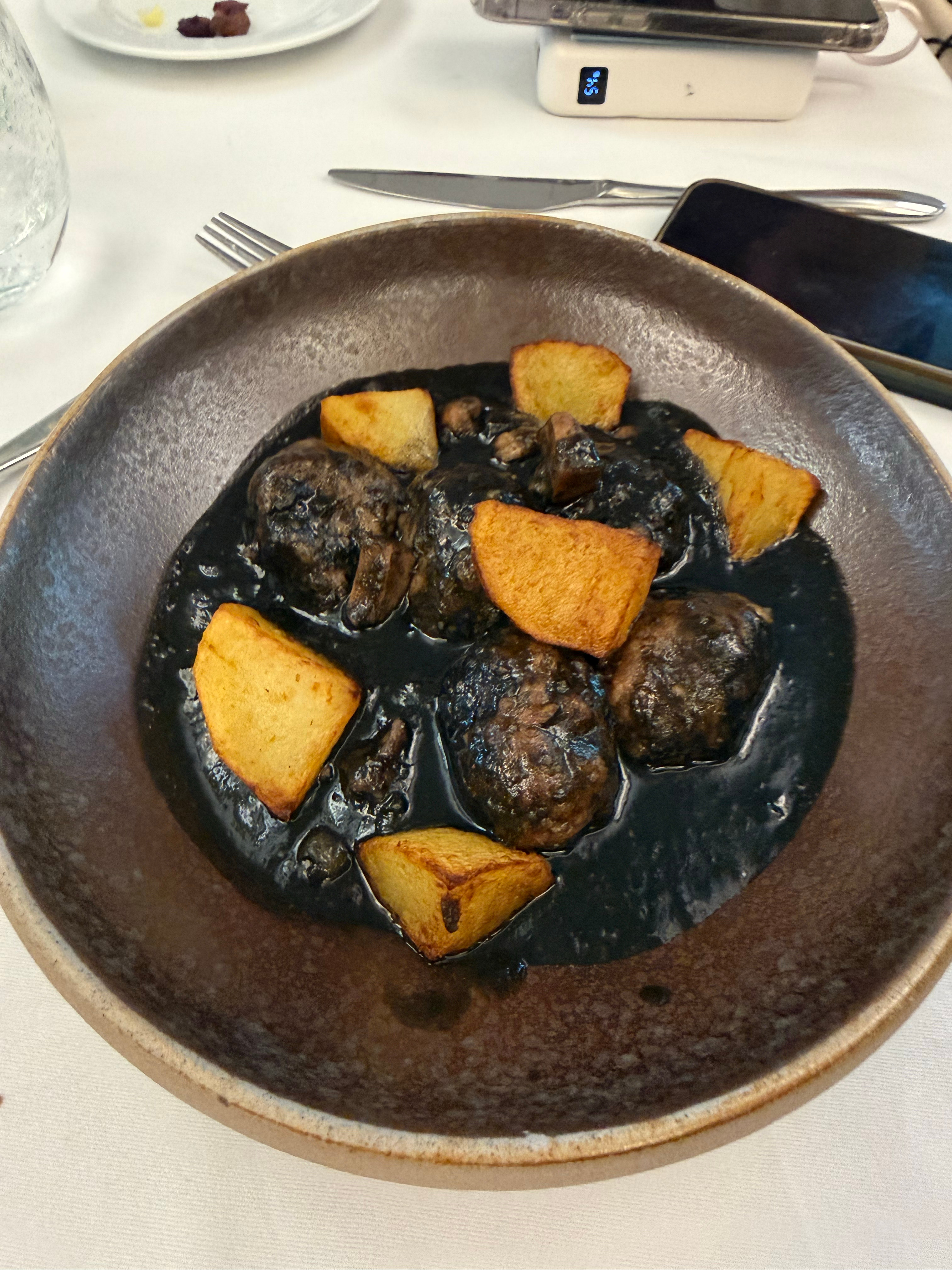 落地巴塞罗那的第一顿饭～是不是挺黑暗的 西班牙·巴塞罗那