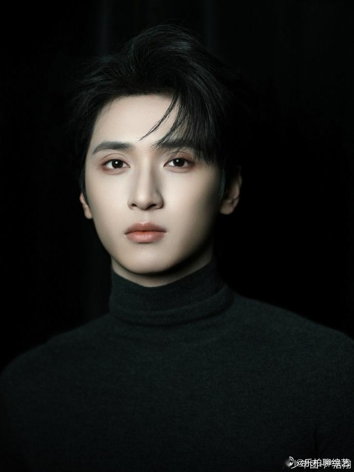 严浩翔七宫格找不同严浩翔七宫格找不同，大家找到不同点了吗？不过我觉得严浩翔的满分